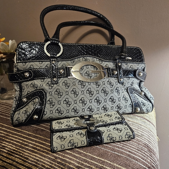 Guess Black and Gray Women's Handbag and Wallet Set - Picture 1 of 9